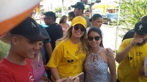Marília no centro de Campo Grande atendendo os fãs em 2018