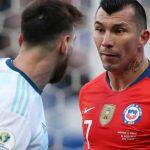Lionel Messi e Medel (Foto: Amanda Perobelli / Reuters)