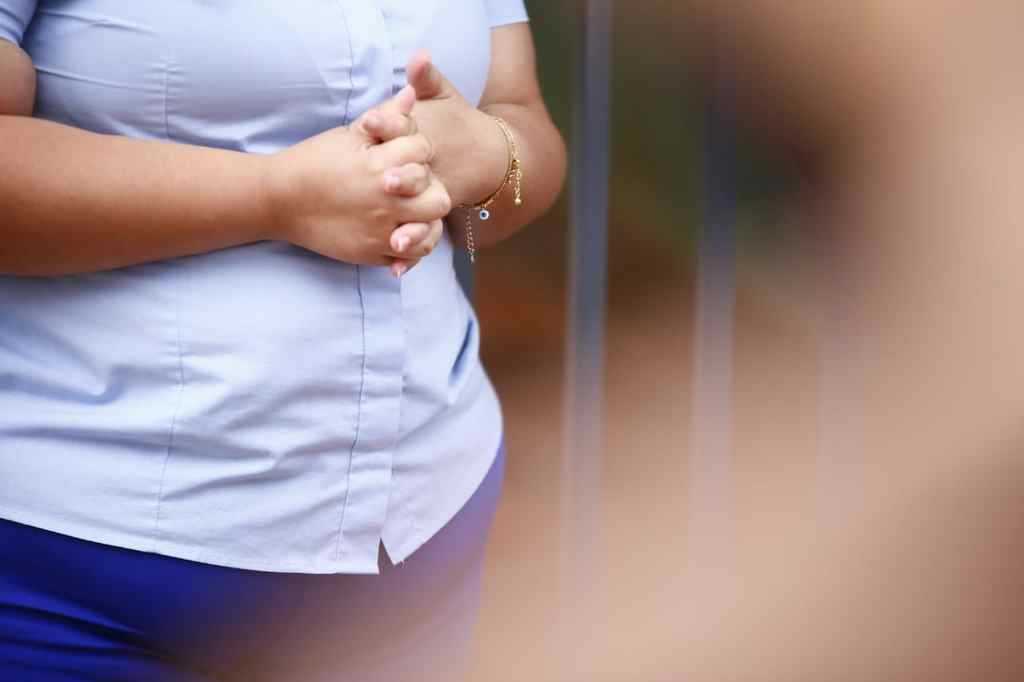 Moradores seguem com suas rotinas conferindo duas vezes a tranca dos portões
