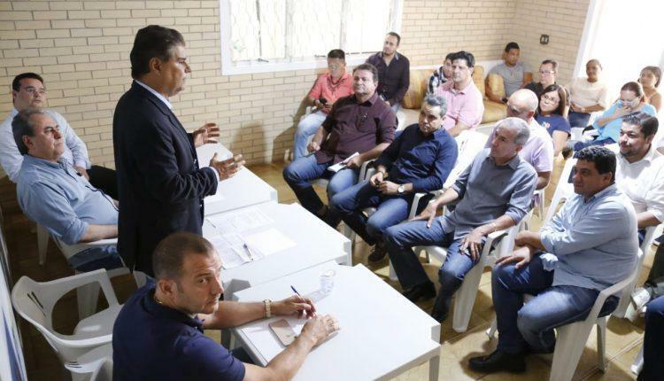 Nelsinho Trad durante reunião com membros do PSD (Foto: Minamar Junior)