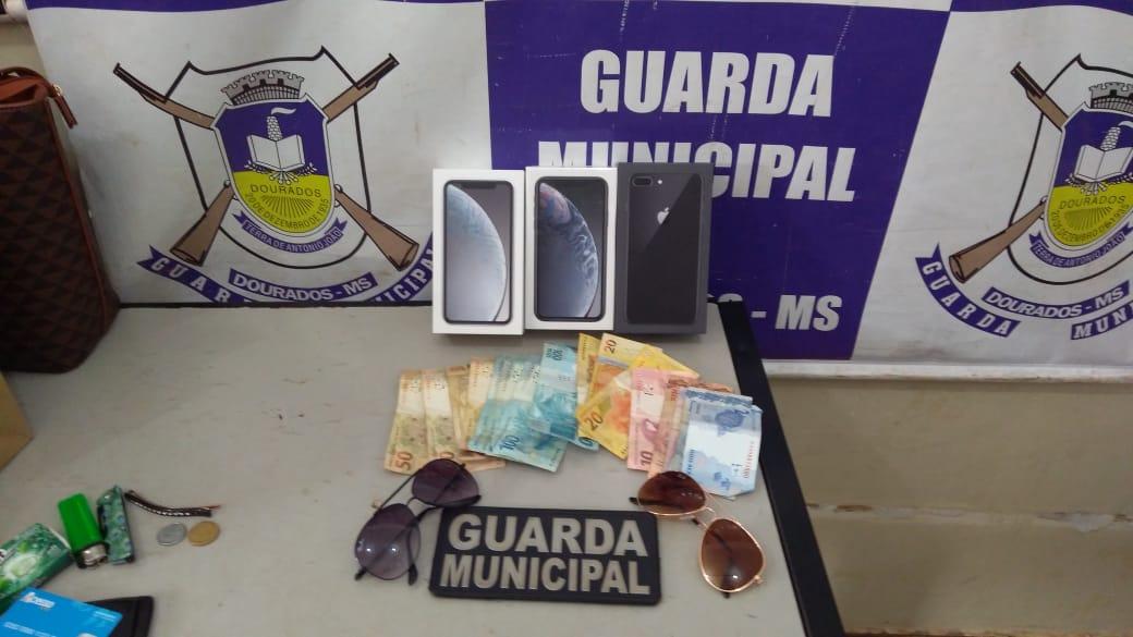 Celulares e dinheiro apreendidos pela Guarda. Foto: Divulgação