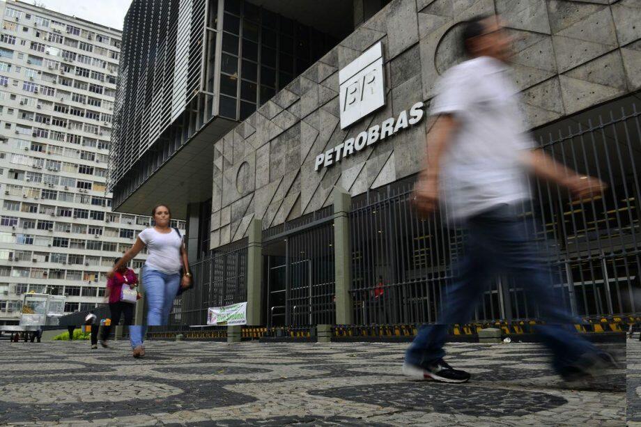 Rio de Janeiro - Edifício sede da Petrobras na Avenida Chile