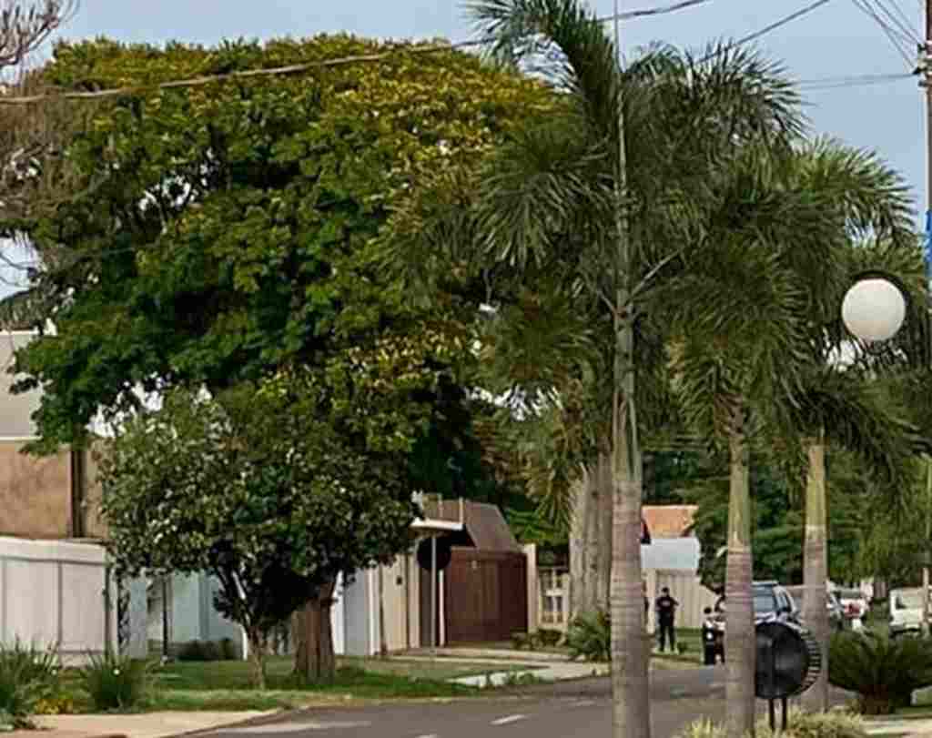 Agentes estiveram em uma residência na Rua Sérgio Luiz