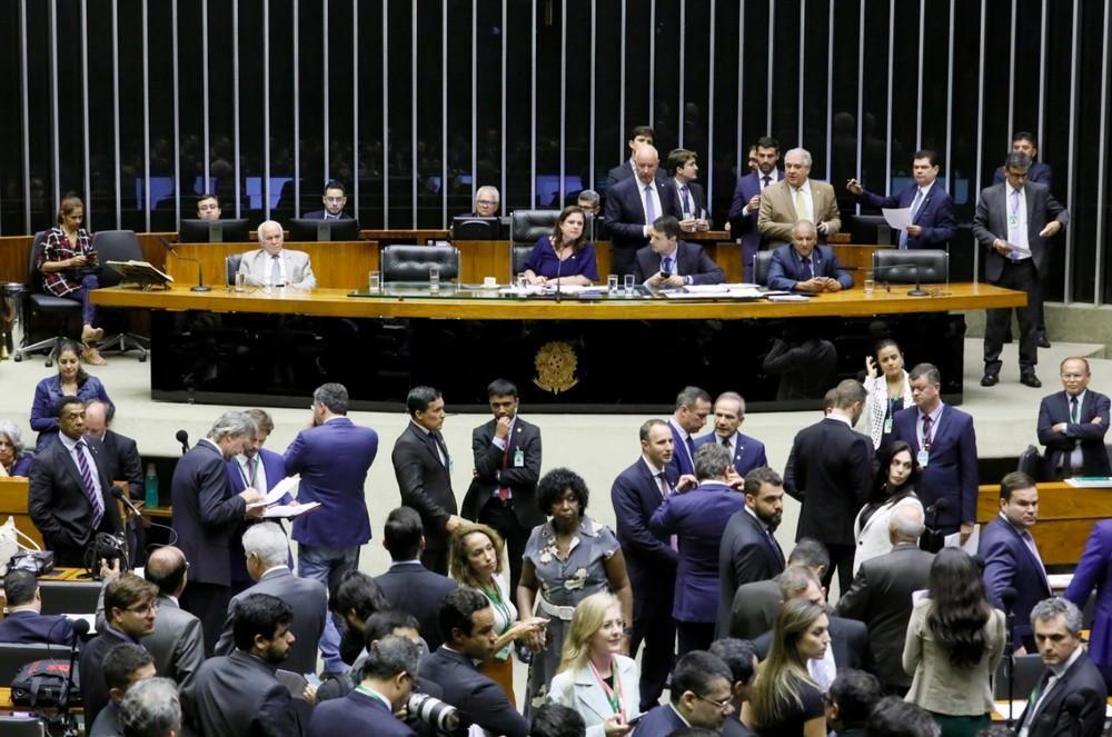 Deputados reunidos no plenário da Câmara durante a sessão desta segunda-feira (2) — Foto: Cleia Viana/Câmara dos Deputados