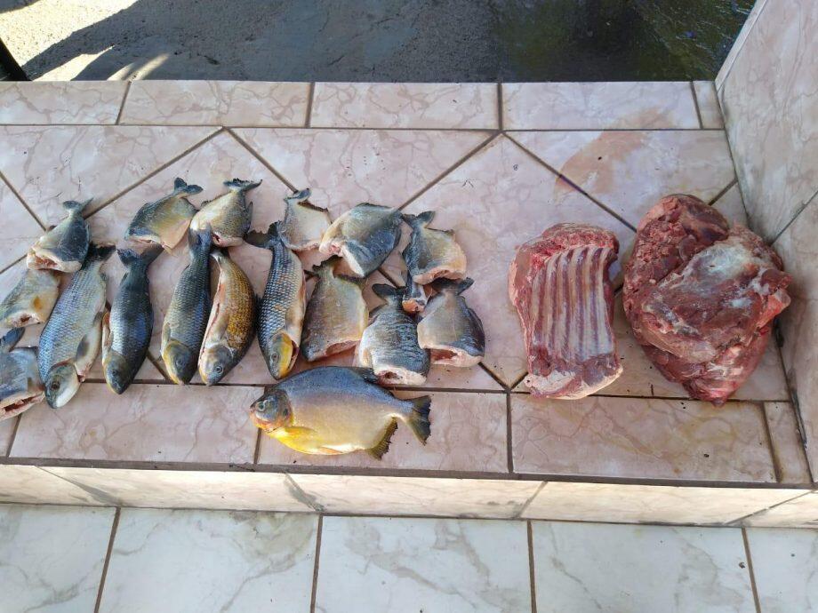 Pescado abaixo do tamanho regular e carne de animal silvestre foram apreendidos (Foto: Divulgação/PMA)