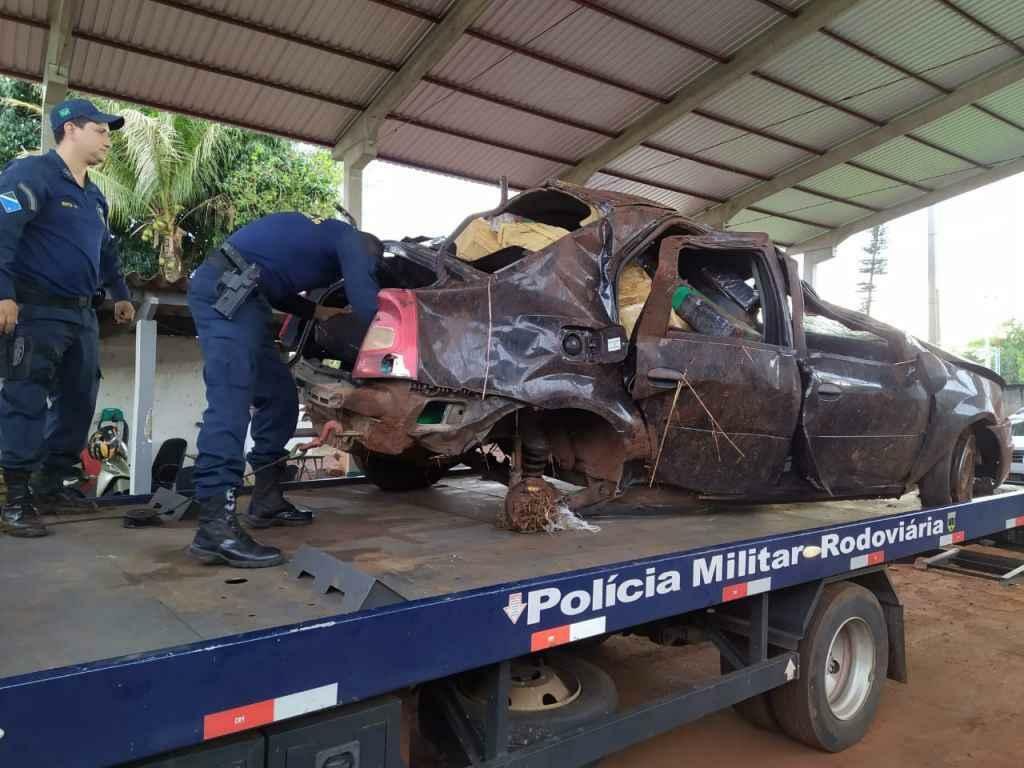 Renault Logan ficou completamente destruído. (Divulgação