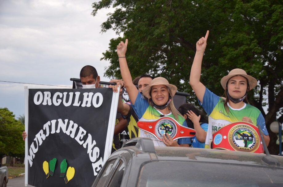 Atletas foram recebidas com uma carreata