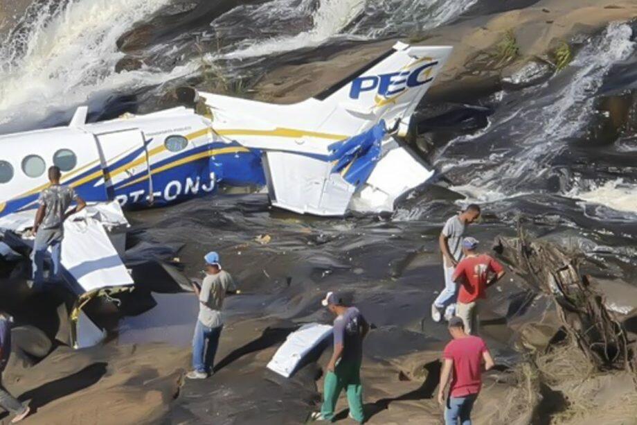 Avião em que estava a cantora Marília Mendonça e mais quatro pessoas caiu em cachoeira de Minas Gerais