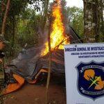 Policial paraguaio queima acampamento em plantação de maconha. Foto: Divulgação