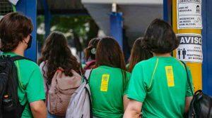 Escolas voltam a receber 100% dos alunos nesta segunda-feira