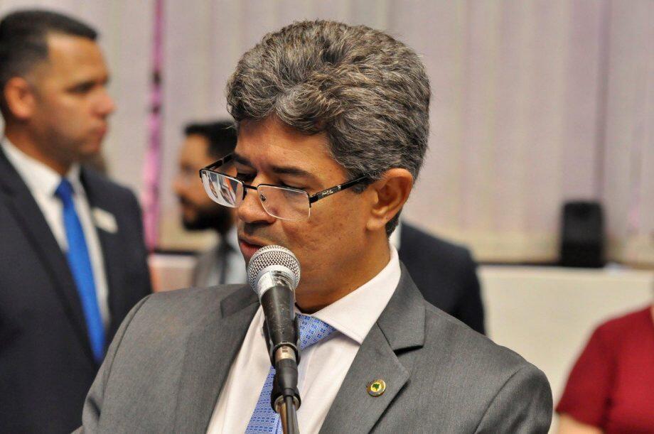 Deputado Rinaldo Modesto leu moção de pesar na sessão desta quarta-feira (11). (Luciana Nassar