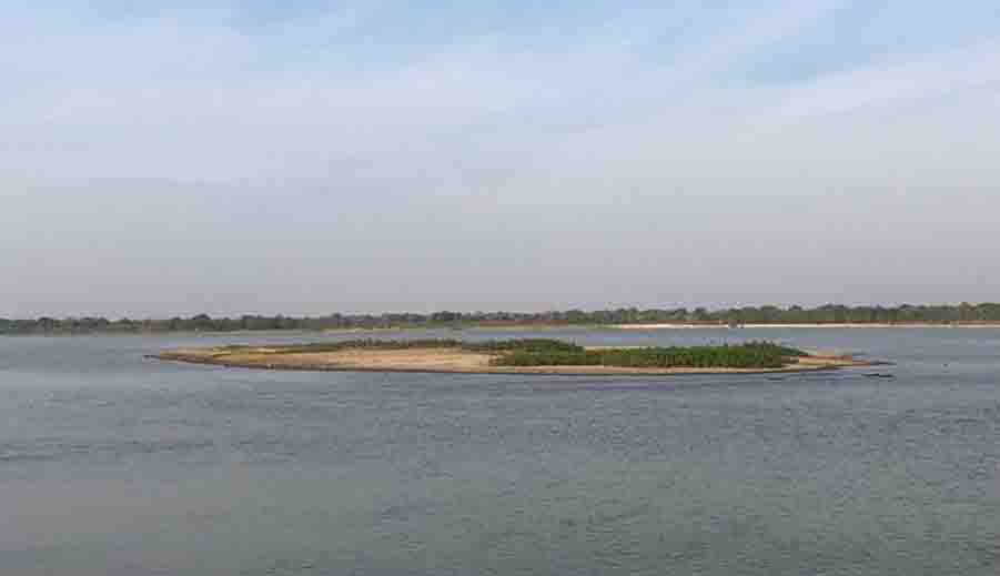Bancos de areia podem ser vistos por toda a extensão do Rio Paraguai