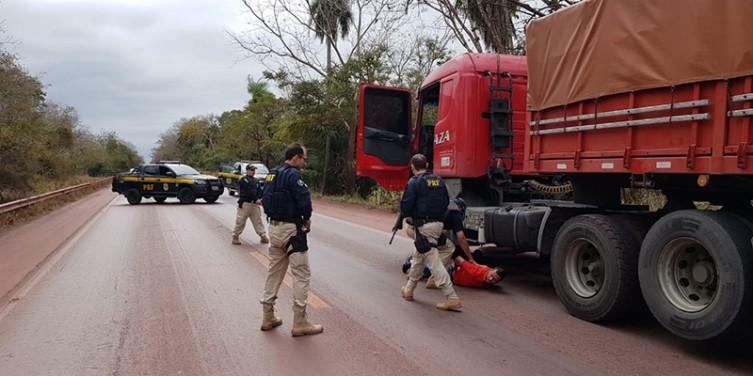 Veículo foi recuperado em Corumbá (Foto: PRF)