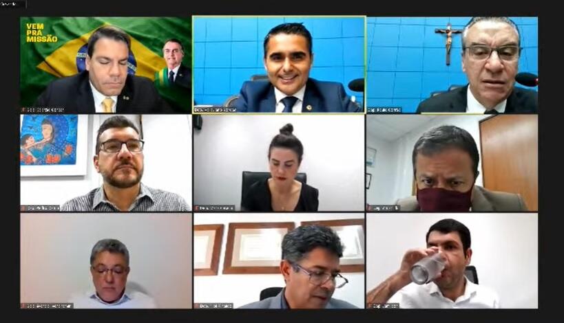 Anúncio do fechamento da Casa de Leis foi feito durante sessão nesta terça-feira