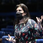 Senadora pediu que a Rússia retome a paz.