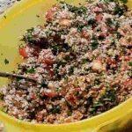 Tabule é uma salada de origem libanesa que combina perfeitamente com uma refeição refrescante