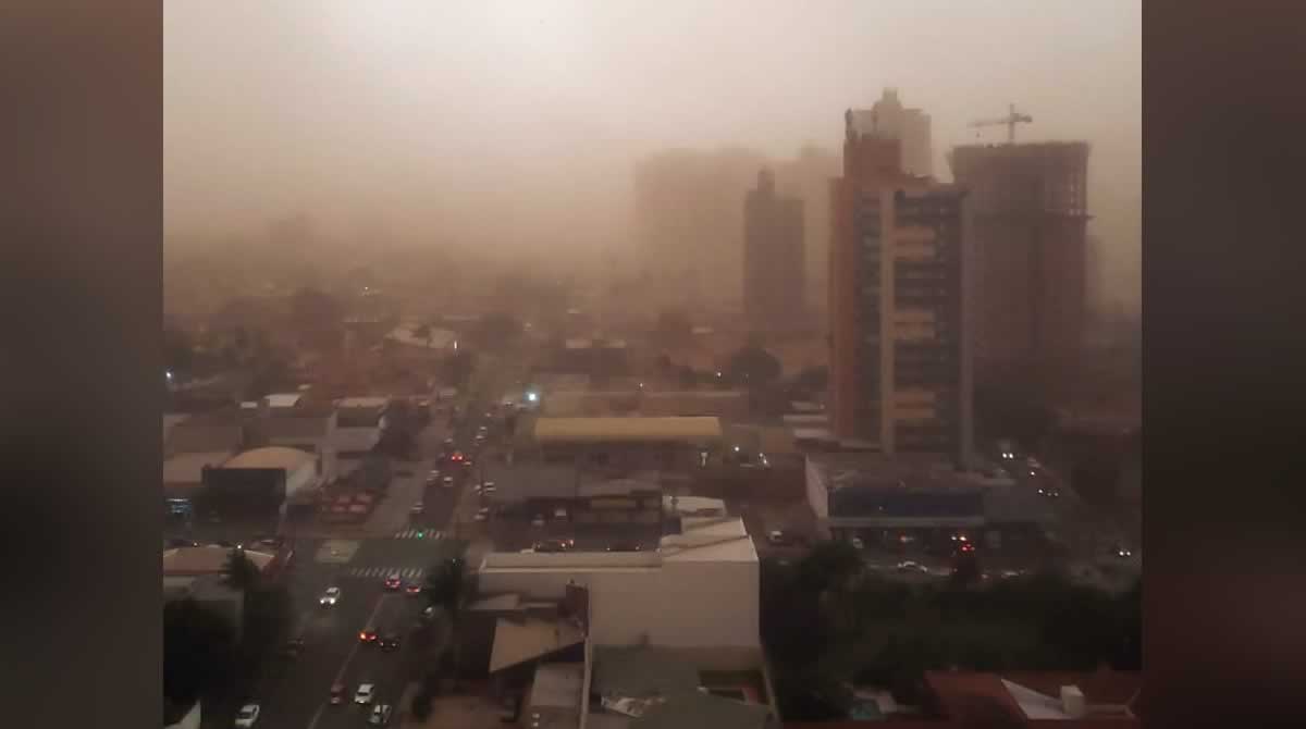 Registro do começo do vendaval em Campo Grande
