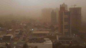 Tempestade de poeira cobriu o céu de Campo Grande nesta sexta-feira