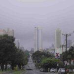 Campo Grande começou o dia com tempo nublado e há possibilidade de chuva isolada.