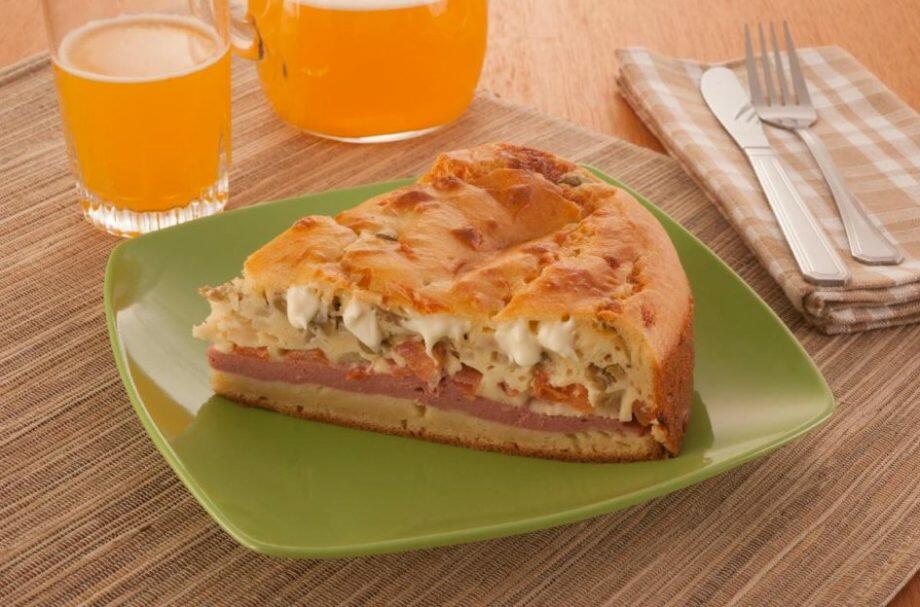 Torta de mortadela com catupiry