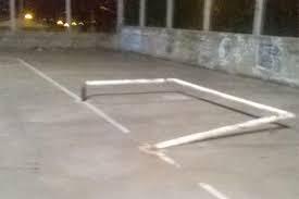 Homem disse que bolas quebraram seu telhado (Ilustrativa)