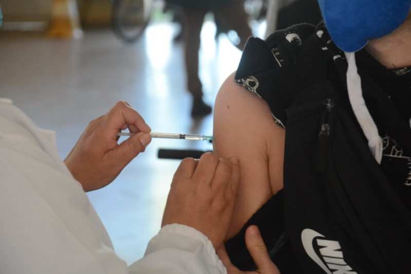 Vacinação de adolescentes acontece em três unidades de Dourados