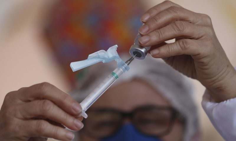 Atendimento acontece na Central de Vacinação e também em duas unidades de saúde