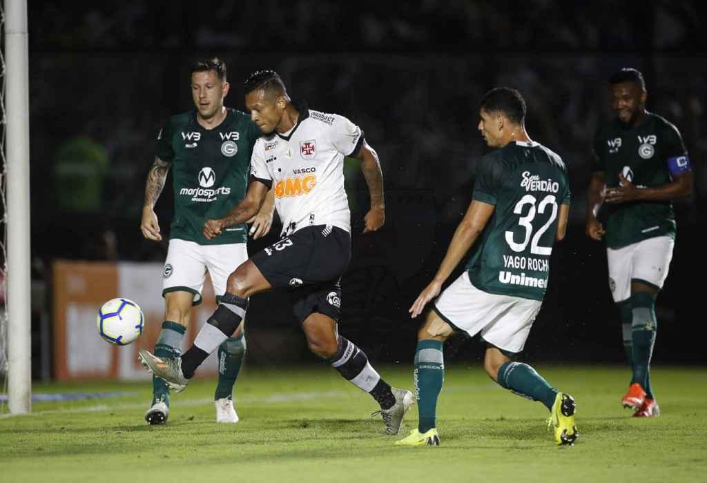 Guarin toca de canhota para marcar o gol do Vasco no jogo (Foto: Rafael Ribeiro/Vasco)