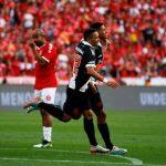 Marrony comemora seu gol com Pikachu (Foto: Carlos Gregório Jr/Vasco)