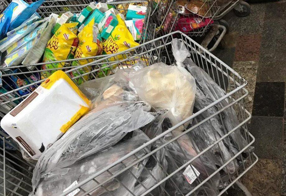 Produtos impróprios para consumo foram descartados pelo Procon-MS (Foto: Divulgação/Procon/MS)