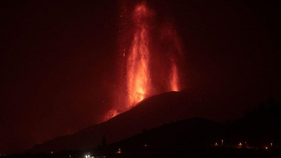 Vulcão Cumbre Vieja voltou a ter atividades intensas