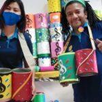 Cibele e Paulo com os instrumentos fabricados por eles