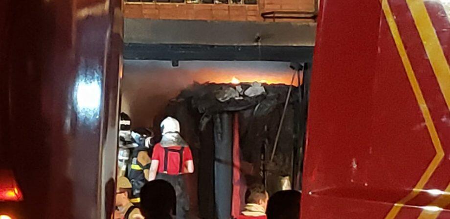 Parte interna de onde ocorre o incêndio (Foto: Leonardo de França)