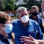 Tereza Cristina reunida com técnicos do Dnit e o prefeito Hélio Peluffo