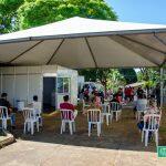 Tenda instalada na frente do novo centro de triagem