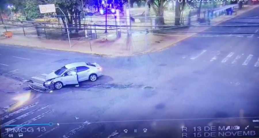 Motorista fugiu do local após o acidente