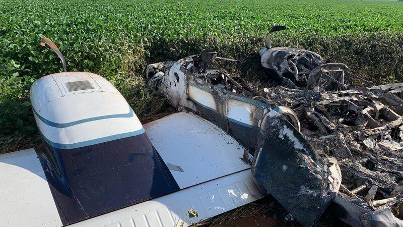 Aeronave ficou destruída pelo fogo em Aral Moreira.