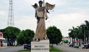 maquinário Estátua em São Gabriel do Oeste