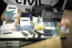 Armas e vários objetos furtados foram apreendidos na operação