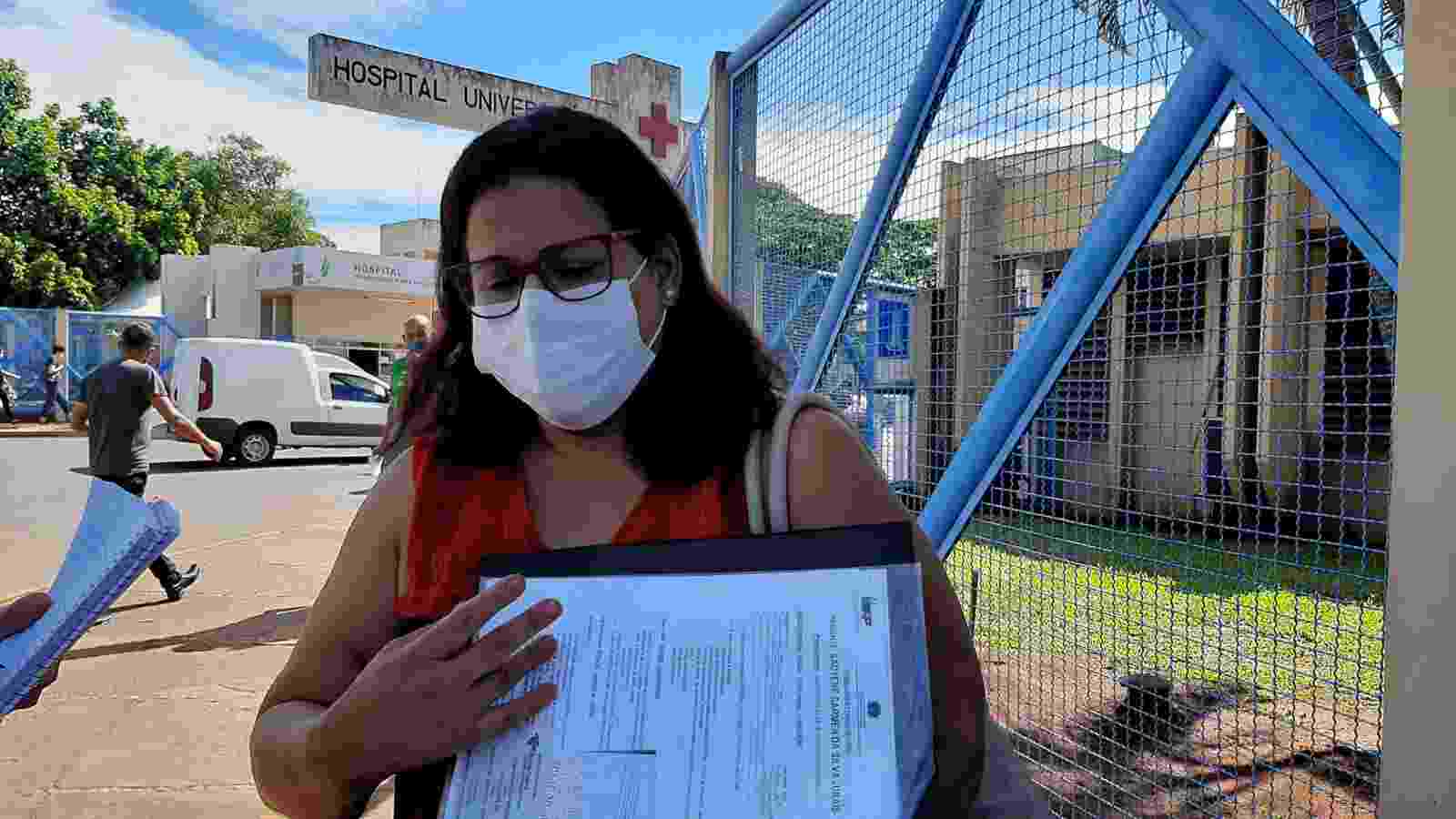 Pacientes que aguardam o retorno das cirurgias bariátricas foram até o HU em busca de respostas