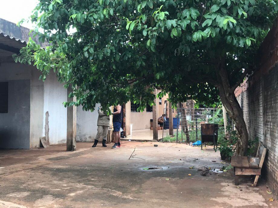 Casa onde o homem morreu na manhã deste domingo