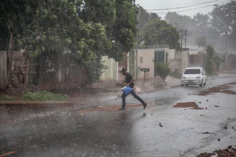 Chuva de granizo pegou moradores de surpresa