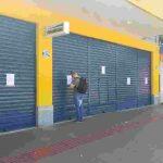 Lojas comerciais fecham as portas às 18 horas desta sexta-feira