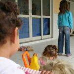 Mães buscam alternativas às unidades escolares já que não têm com quem deixar os filhos