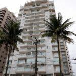 Fachada do triplex localizado no Guarujá (SP)