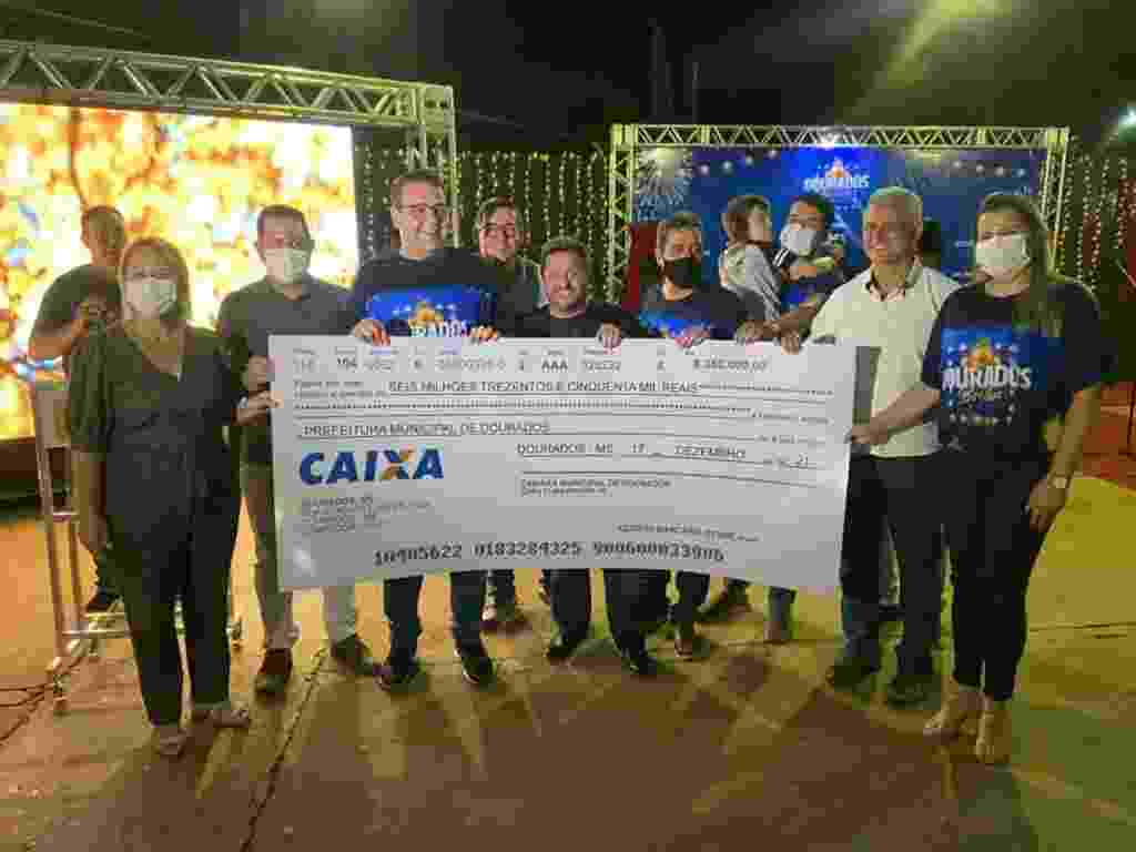 Cheque simbólico foi entregue ao prefeito Alan Guedes (PP)