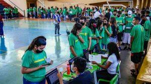 Alunos precisam da autorização dos pais para vacinação em escola.