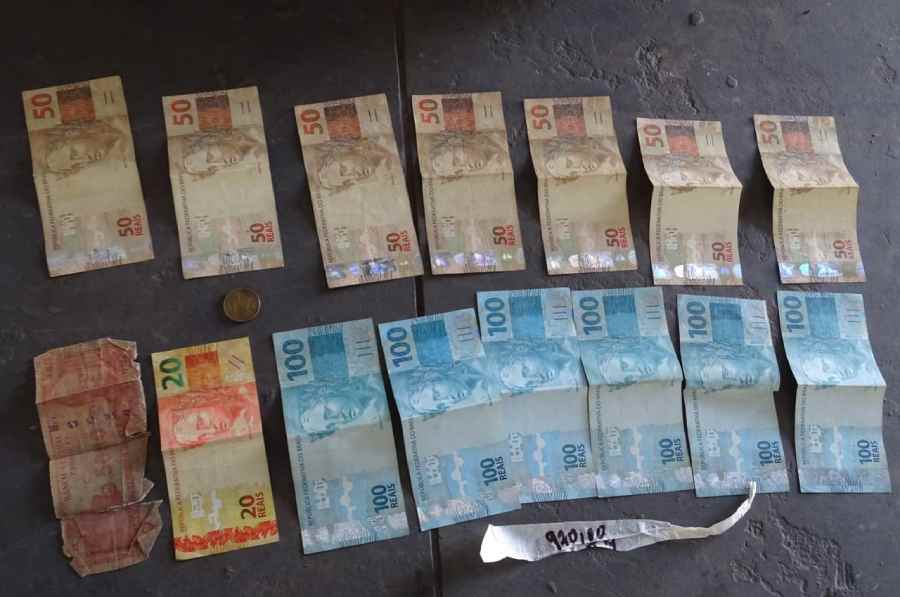 Dinheiro foi apreendido durante a operação
