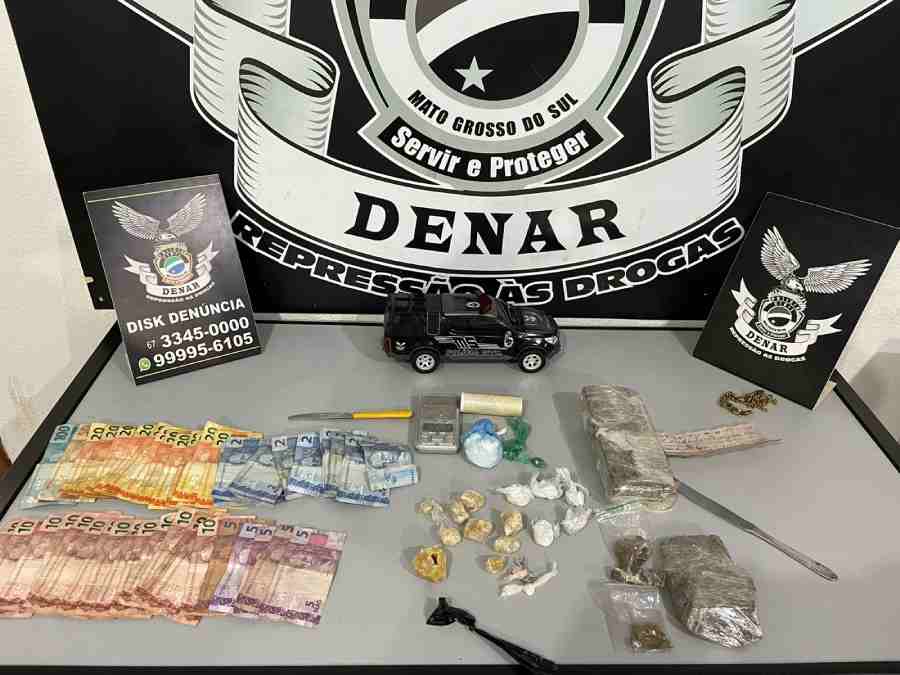 Droga e dinheiro foram apreendidos no local