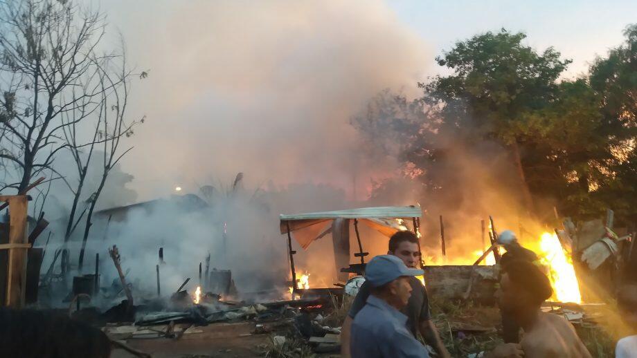 Populares teriam colocado fogo em lixo